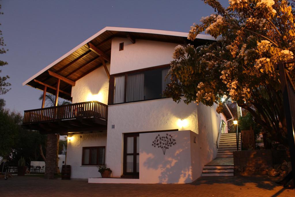 Hilltop Guest House Windhoek Exterior photo