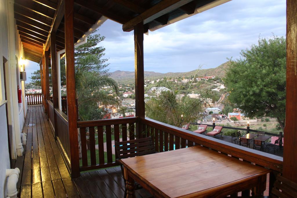 Hilltop Guest House Windhoek Exterior photo