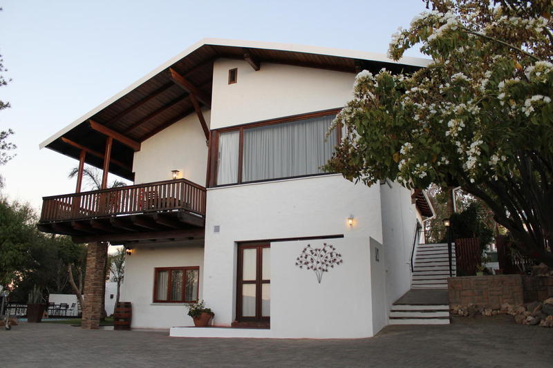 Hilltop Guest House Windhoek Exterior photo